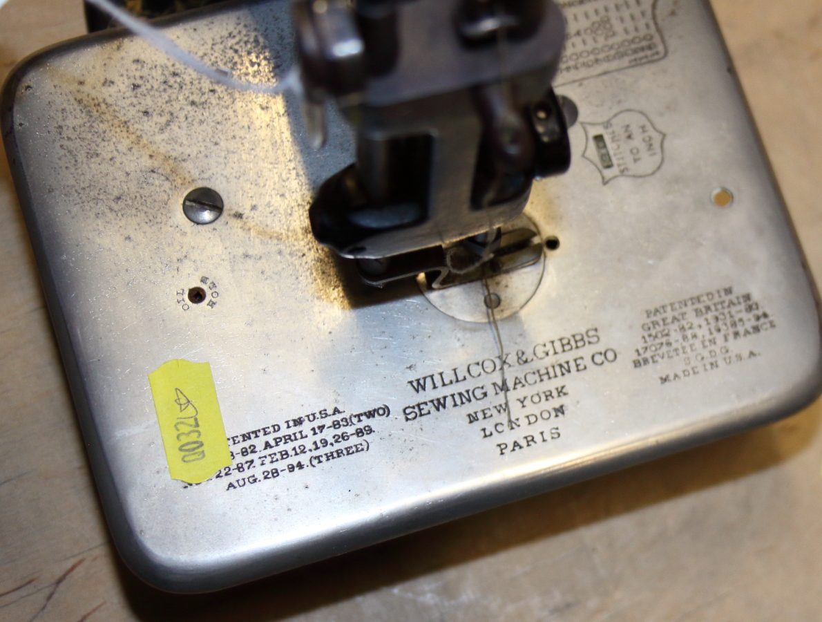 A Wilcox & Gibbs sewing machine, No A542219 - Image 2 of 4