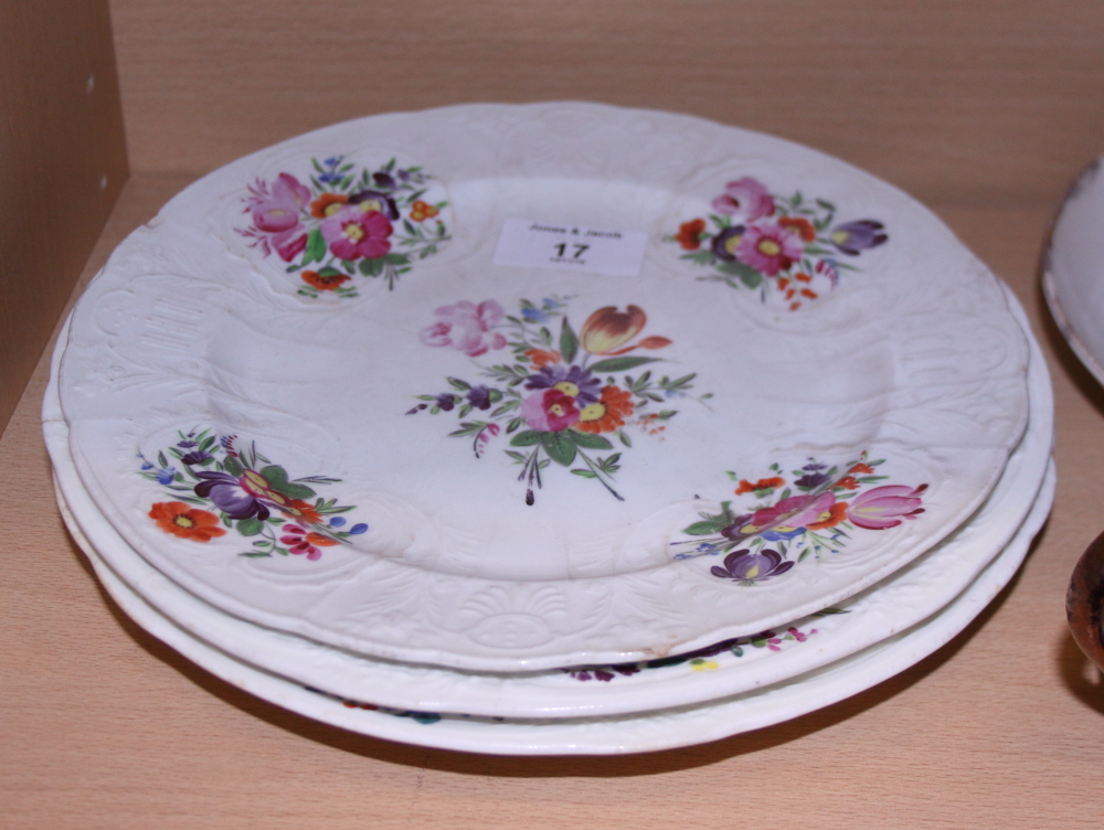 A New Hall porcelain bowl, a similar jug, three 19th century English porcelain plates with floral - Image 2 of 6