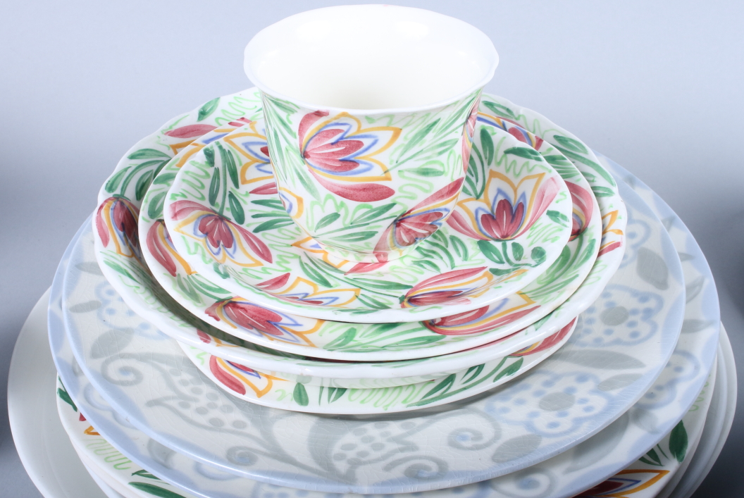 A Midwinter "Bouquet" pattern part coffee service for six, a matching side and dinner plate, two - Image 4 of 11