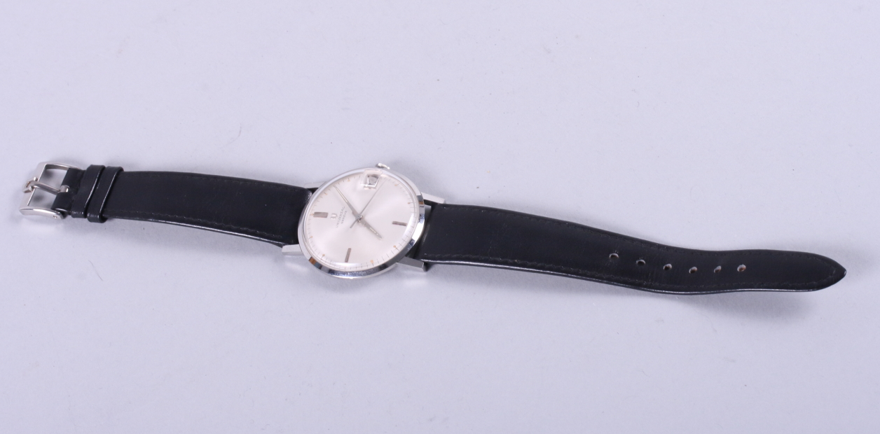A stainless steel Universal Geneve wristwatch with champagne dial, baton numerals and date - Image 2 of 5