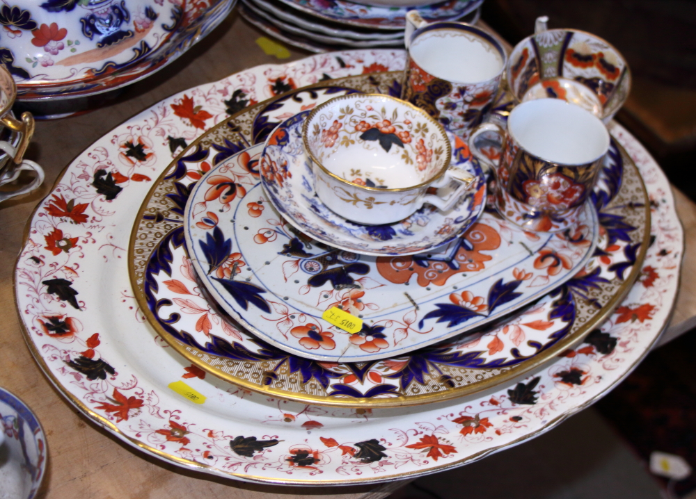 A Royal Crown Derby Imari pattern serving dish, assorted Derby and other Imari pattern tea and - Image 4 of 20