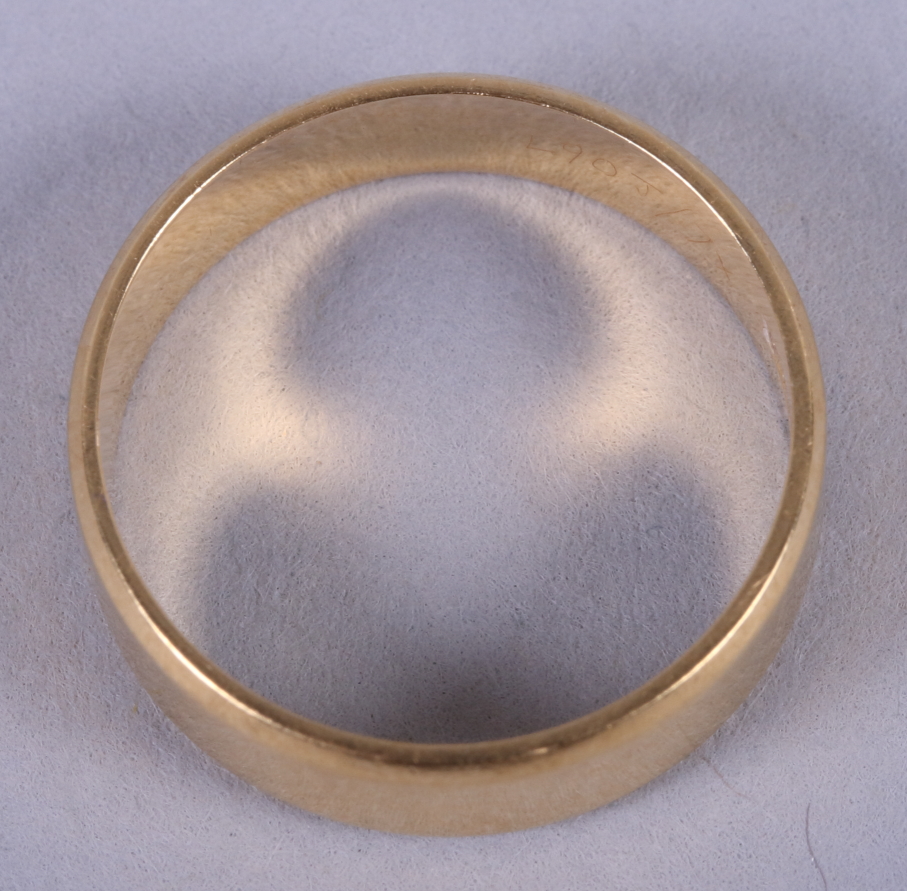 An 18ct gold band, size K, 3.4g - Bild 2 aus 3