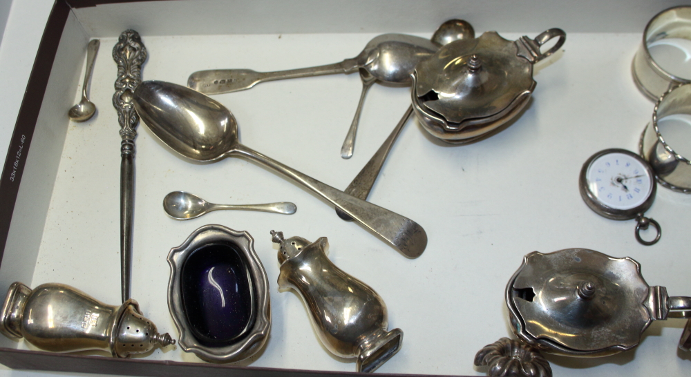 A silver sauce boat, three silver napkin rings, three silver spoons and various other silver items - Image 2 of 4