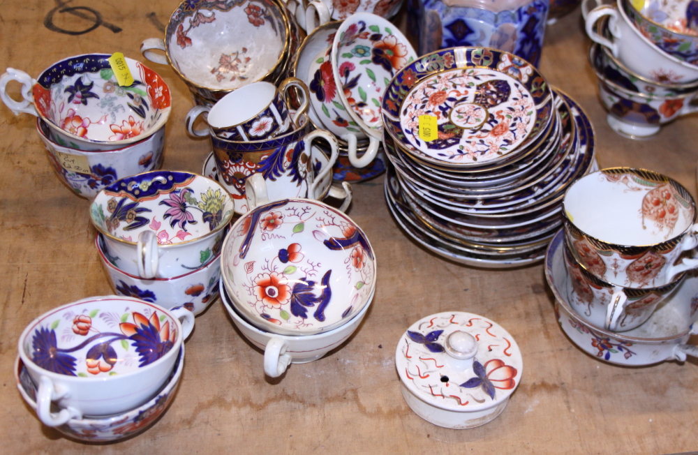 A Royal Crown Derby Imari pattern serving dish, assorted Derby and other Imari pattern tea and - Image 2 of 20