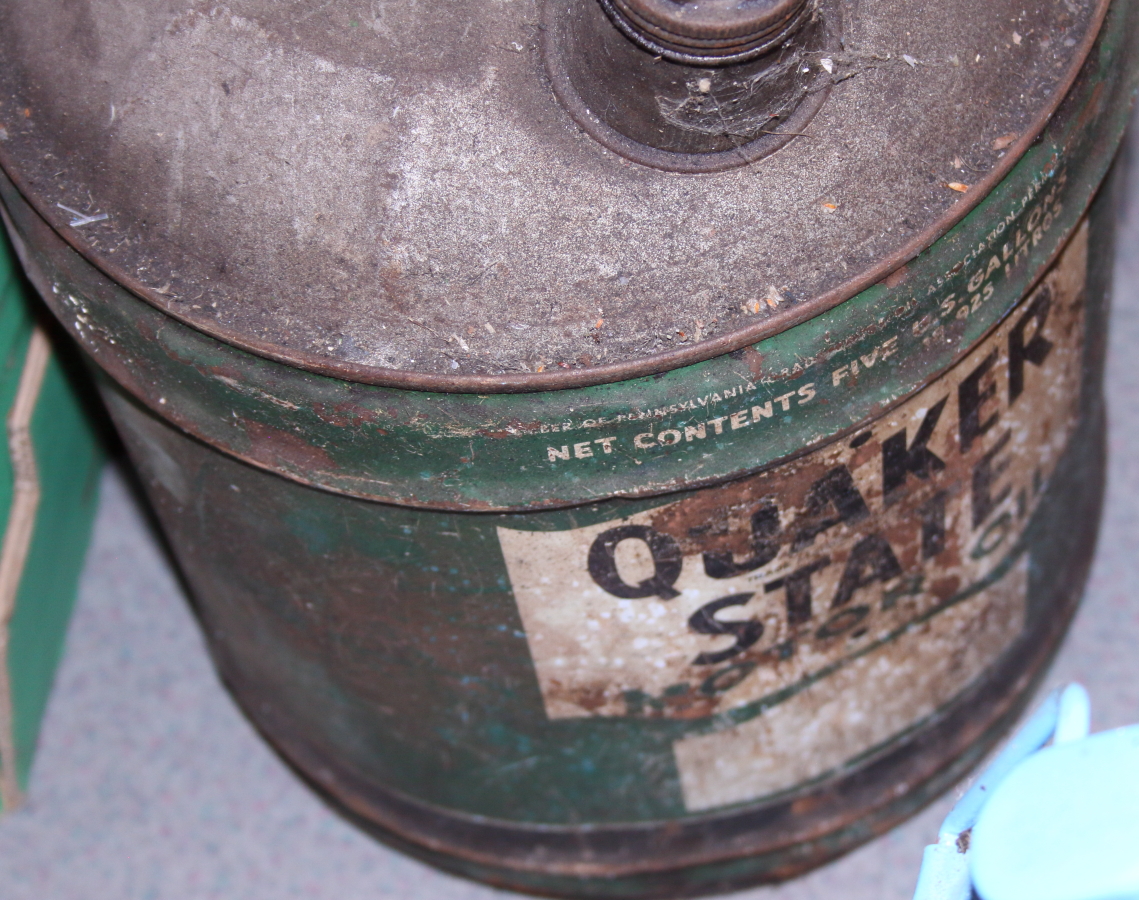 A "Quaker State" motor oil can, an "Eversure" fill can and two other fuel cans - Image 3 of 4