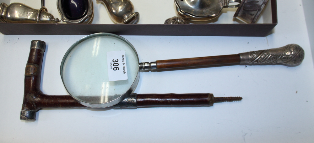 A silver sauce boat, three silver napkin rings, three silver spoons and various other silver items - Image 3 of 4