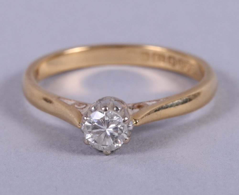 An 18ct gold ring set solitaire diamond, size K, 2.6g