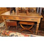 An Edwardian oak library table, fitted four drawers, on turned supports, top 36" x 60"