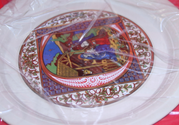 A complete set of limited edition Hornsea Christmas collectors plates and various other plates - Image 4 of 7