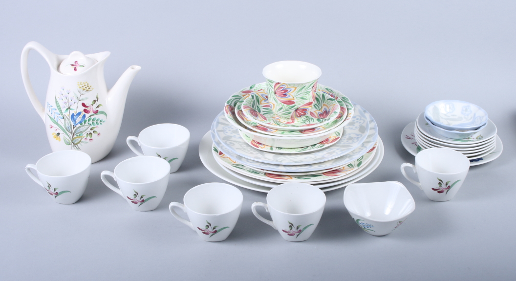 A Midwinter "Bouquet" pattern part coffee service for six, a matching side and dinner plate, two