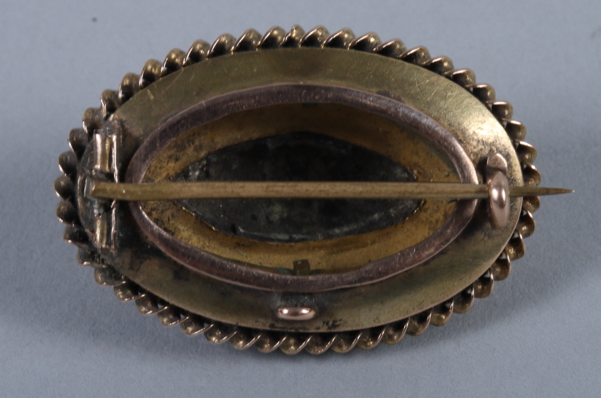 An early Victorian yellow metal Etruscan design oval brooch set with single diamond and turquoise - Image 3 of 4