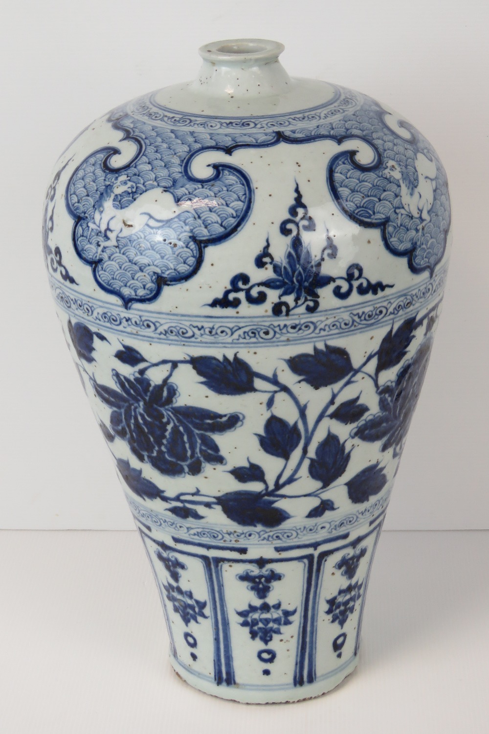 A c18th century blue and white shoulder