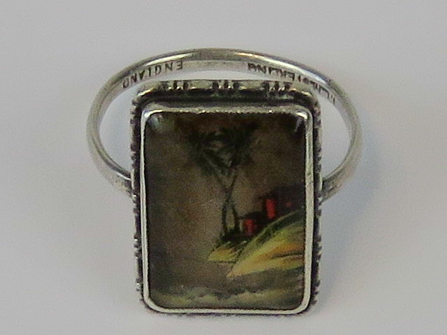 A Sterling silver ring with inset glass