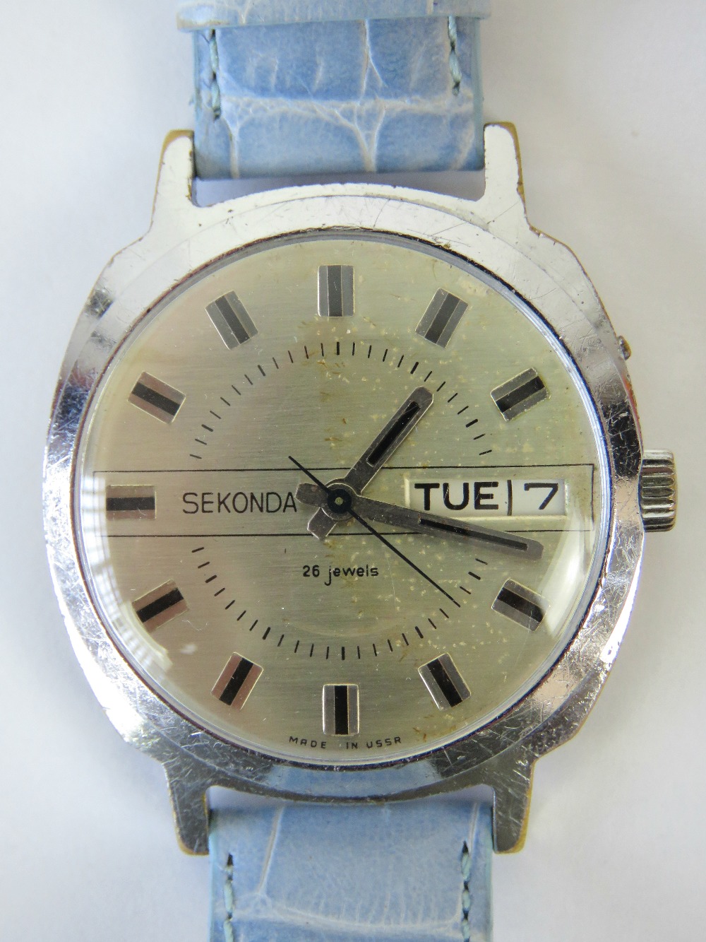 A Sekonda wristwatch, 26 jewels with day - Image 2 of 3