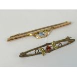 A 9ct gold and aquamarine bar brooch, stamped 9ct, 2.