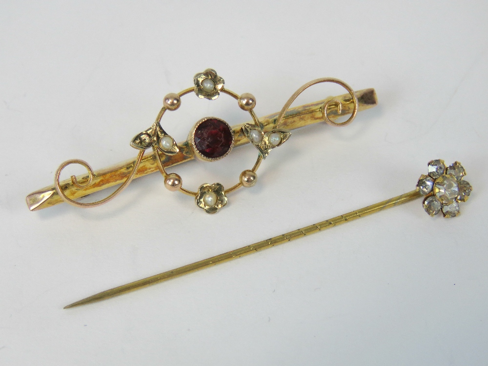 A 9ct gold bar brooch with pearl and garnet floral design, stamped 9ct, 2g.