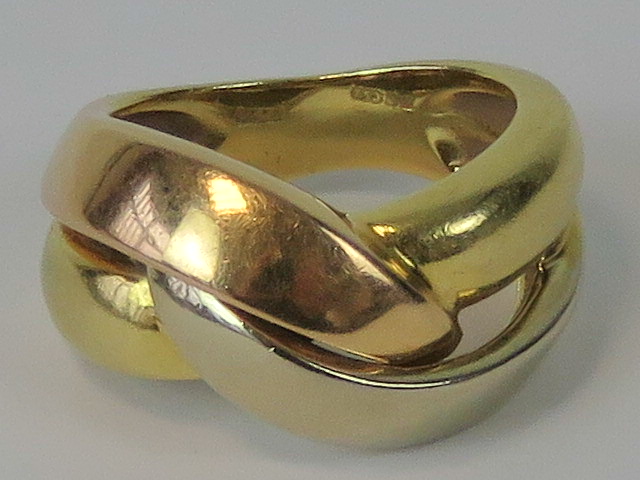 An 18ct gold Russian knot tri-colour ring, 750 import hallmark, size L-M, 9.