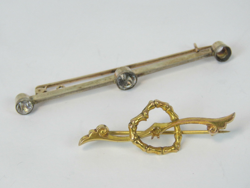 A 9ct gold bar brooch with open heart design, stone deficient, stamped 9ct, 1g,