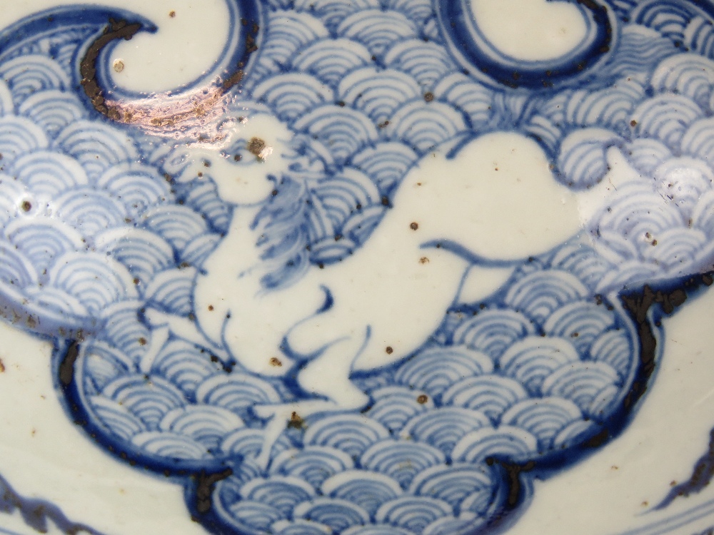 A c18th century blue and white shoulder - Image 3 of 4