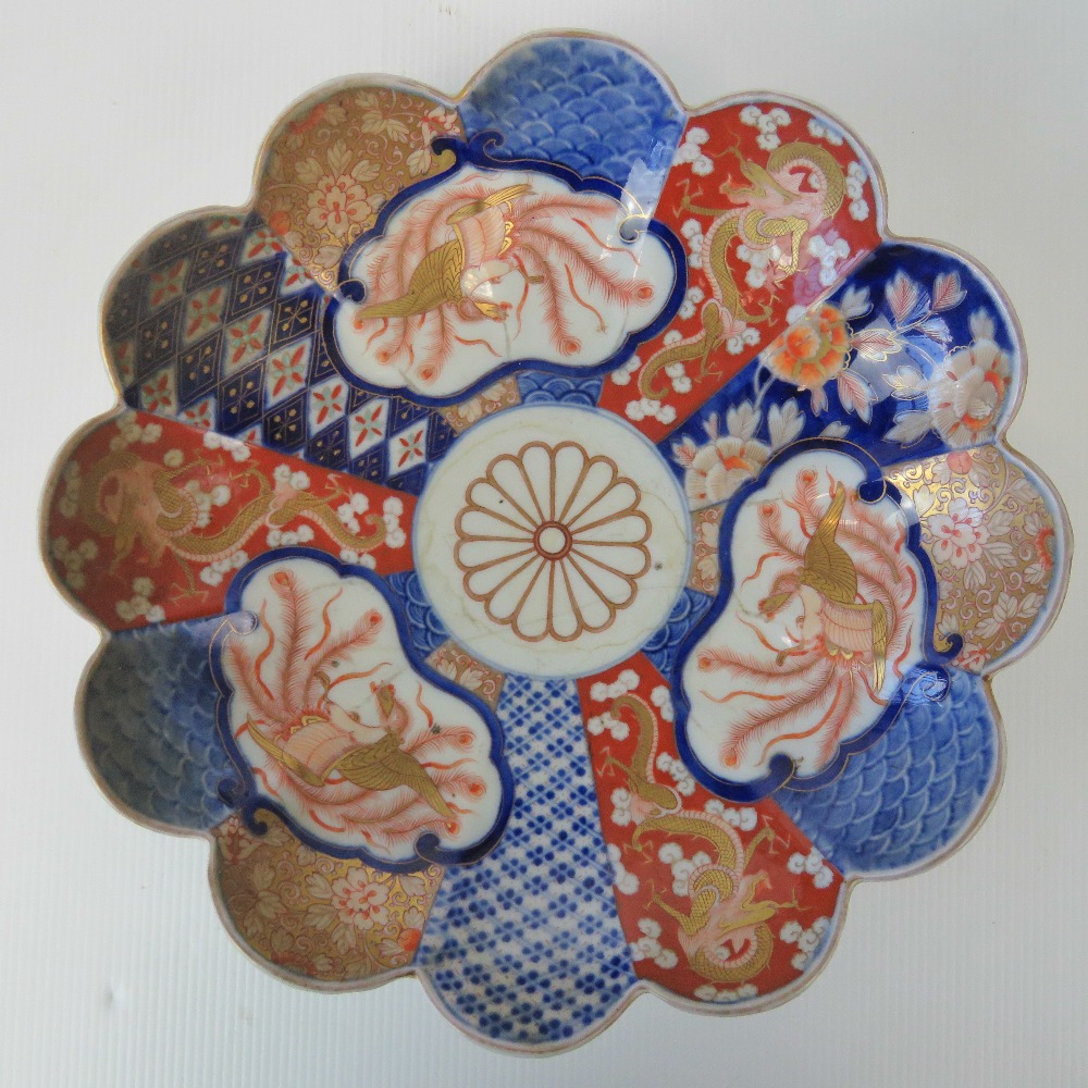 A late 19th century Japanese Imari scall - Image 2 of 3