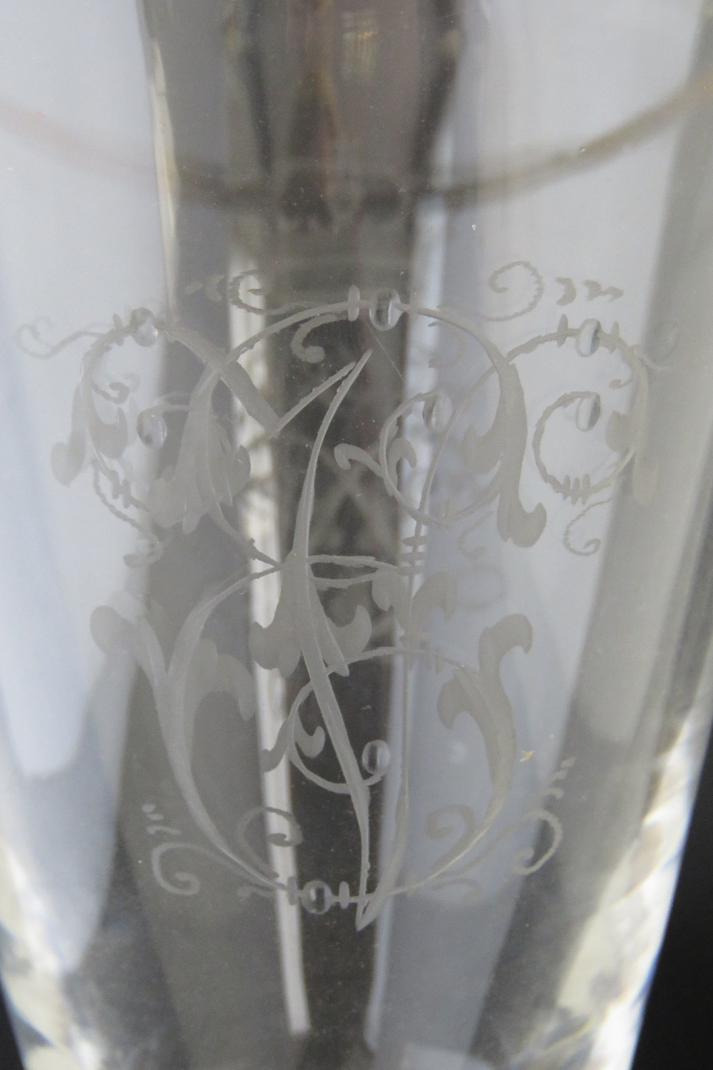 A large Imperial German conical glass wine goblet with etched regimental decoration and gilt rim - Image 3 of 3