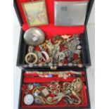 A quantity of assorted jewellery within leatherette jewellery box.