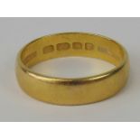 A 22ct gold ring, band hallmarked London 22ct, size P-Q, 5.5g.