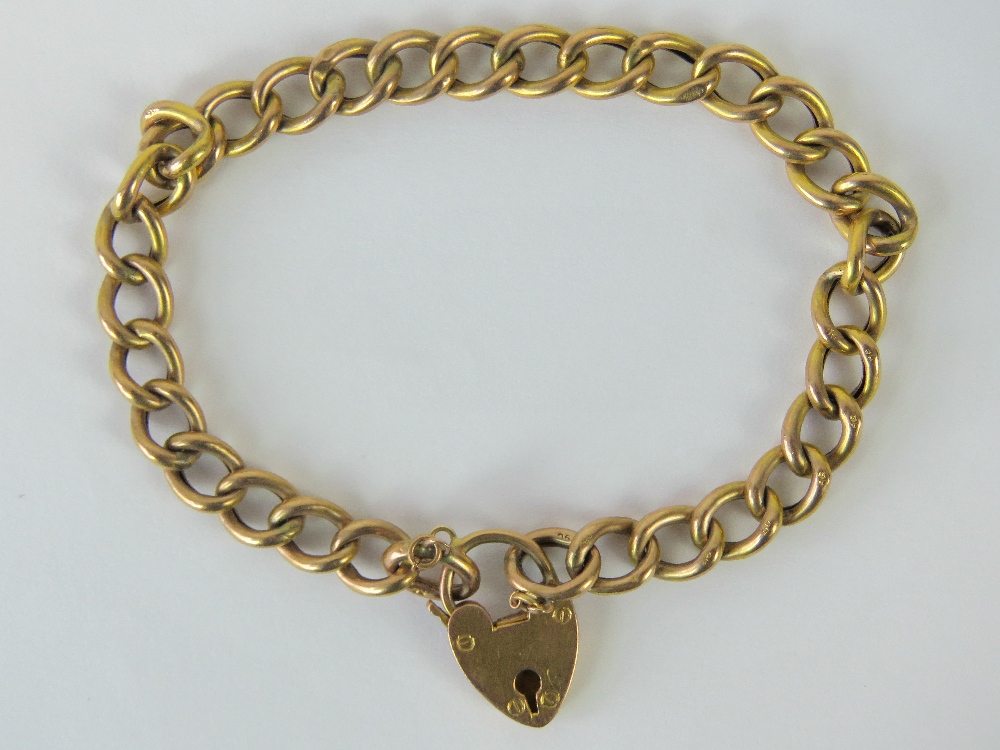 A 9ct gold curb link charm bracelet with heart padlock clasp, stamped 9ct, 7.5g.