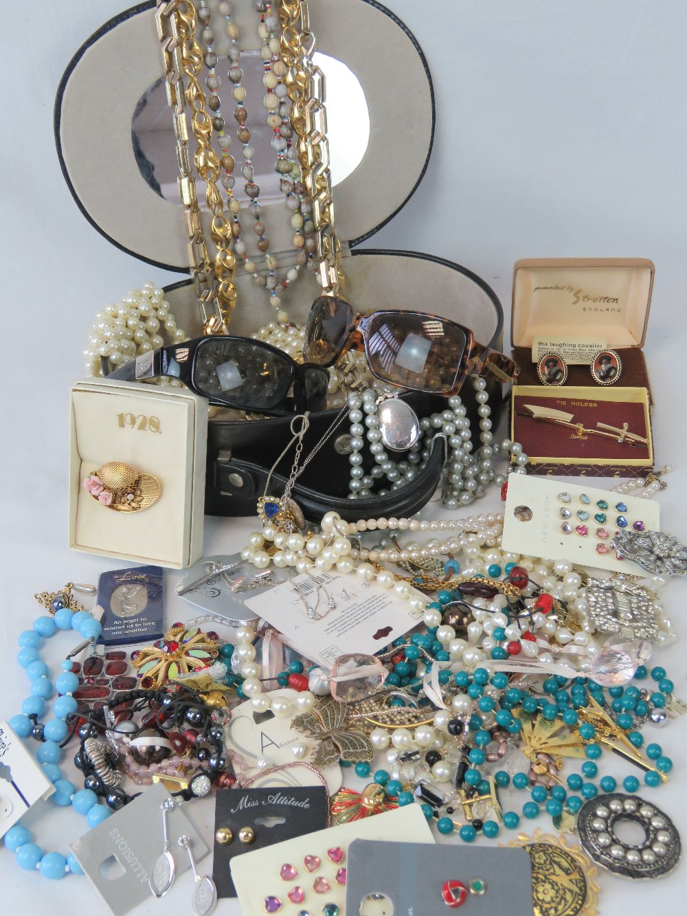 A quantity of assorted jewellery including; three 925 silver chains, a locket stamped Ecco Ster, - Image 2 of 2