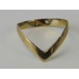 A 9ct gold abstract form ring, hallmarked 375, size N, 1g.