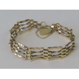 A 9ct gold four bar gate link bracelet with heart padlock clasp, hallmarked 375, 10.4g.