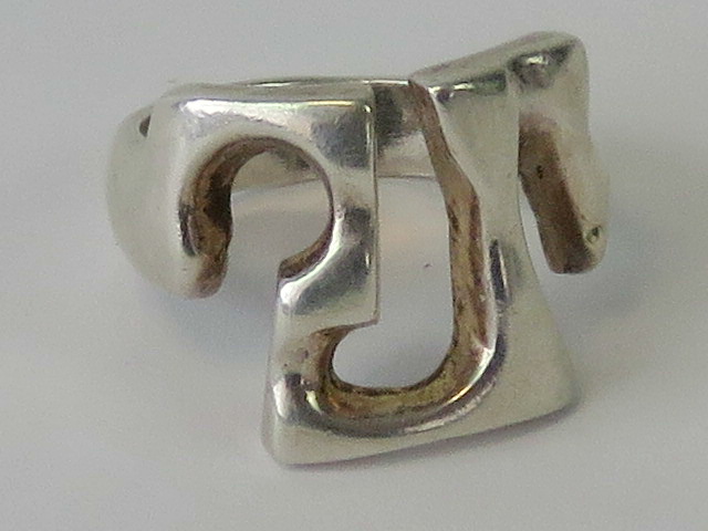 An abstract design silver ring, stamped