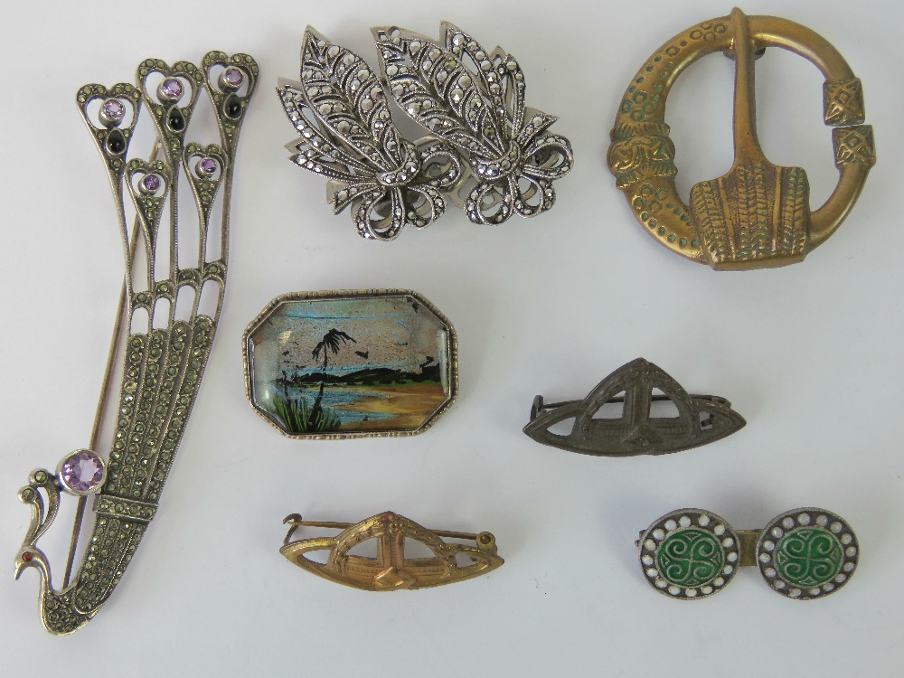 A quantity of 20th centuary brooches including a pair of Art Nouveau influence lapel badges,