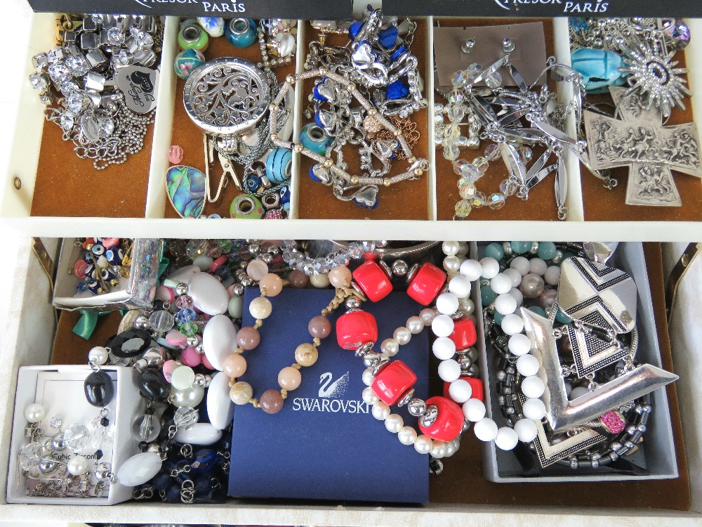 A quantity of assorted jewellery including some items marked 925, Swarovski, glass beads, rings, - Image 4 of 4