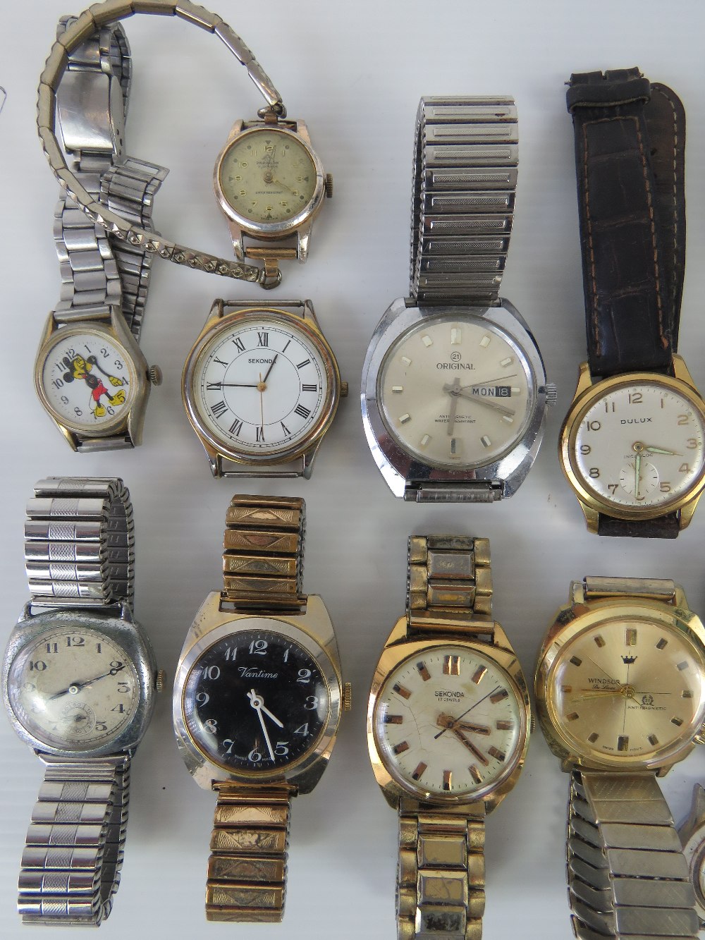 A watch selection containing various ladies and gents watches. - Image 2 of 3