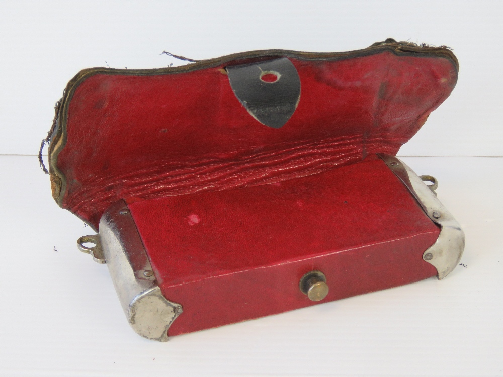 A Spanish Civil War leather pouch with badge to front. - Image 4 of 4