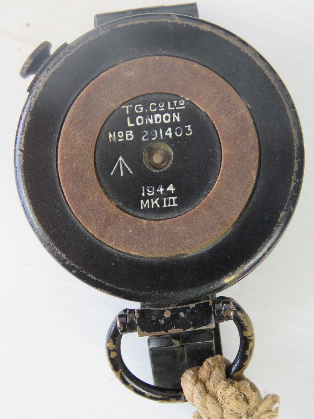 A WWII British MKIII compass by T.G.Co Ltd, numbered 201403, marked with broad arrow and dated 1944. - Image 4 of 4