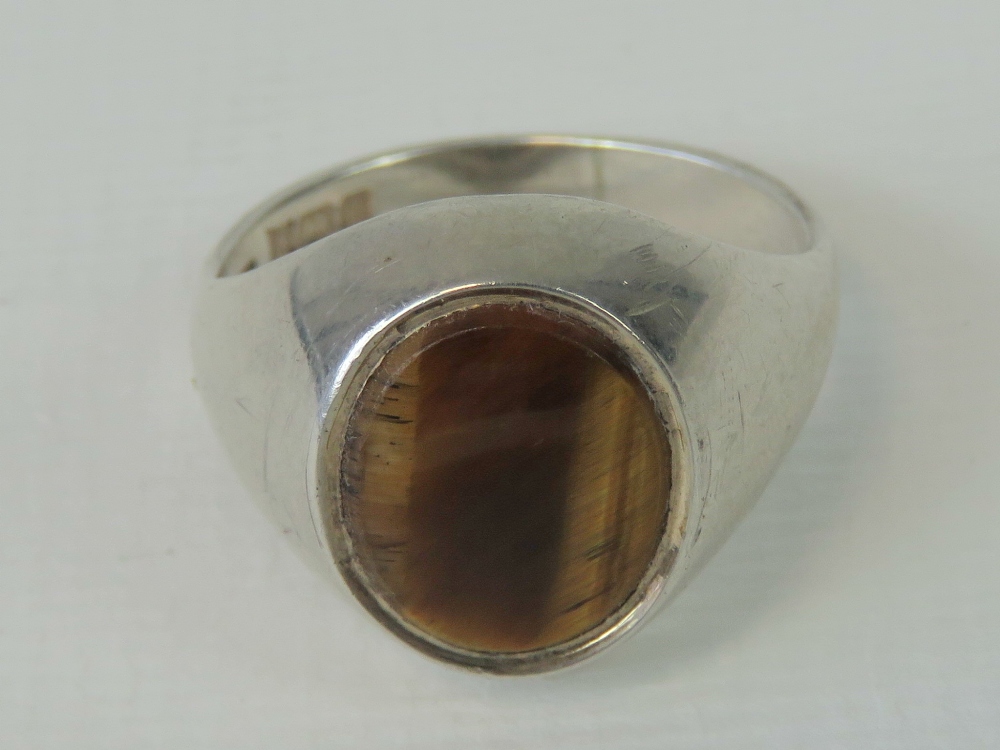 A mens HM silver tiger's eye signet ring, Birmingham hallmark, size S-T.