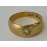 An 18ct gold band having brilliant cut diamond in star setting, approx 0.