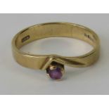 A 9ct gold and amethyst ring, hallmarked 375, size P, 2.6g.