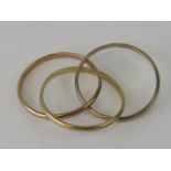 An 18ct gold trio of interlinked rings being yellow, rose and white gold, stamped 18ct, size Z, 5g.