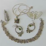 A quantity of silver jewellery including