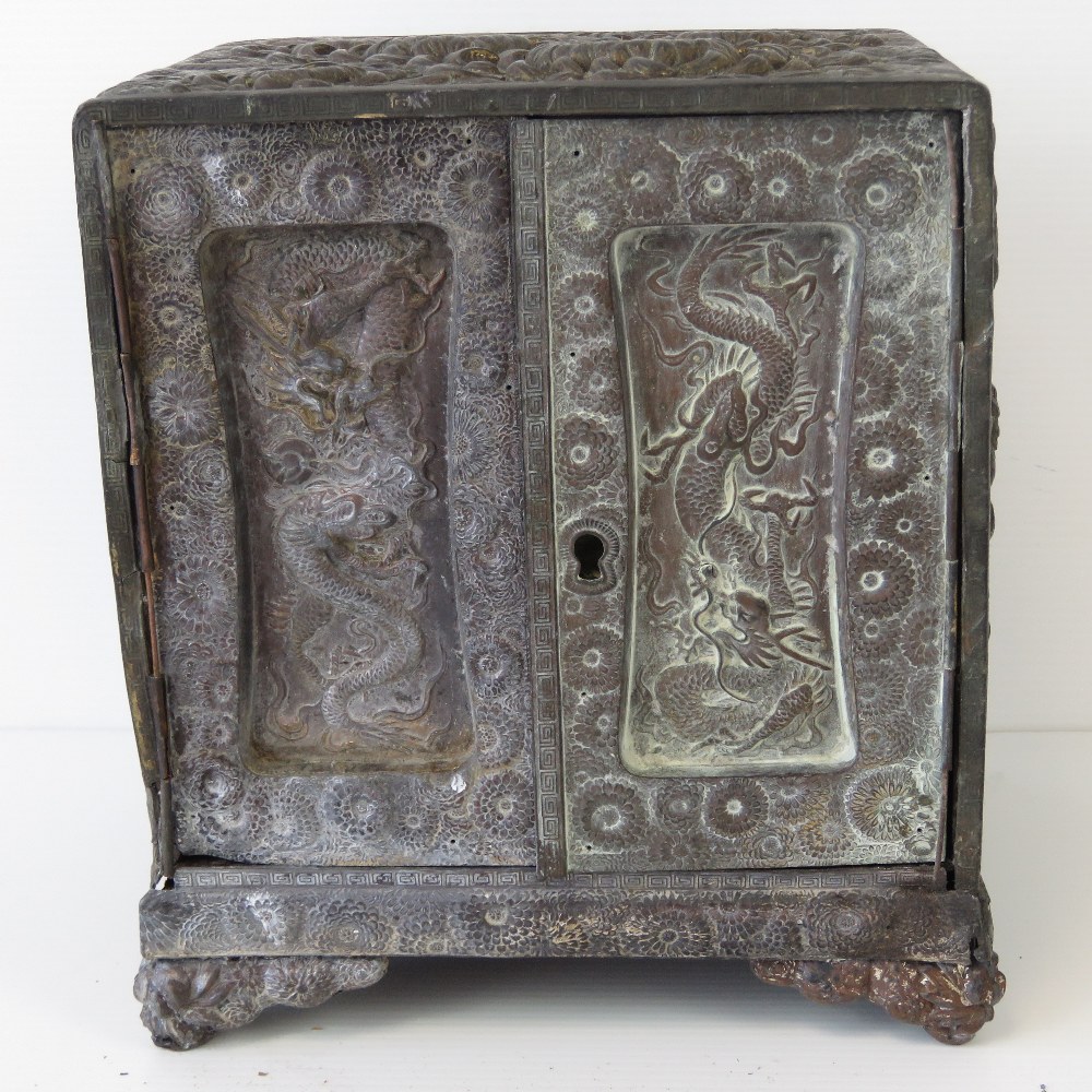 A delightful embossed metal cabinet havi - Image 3 of 3