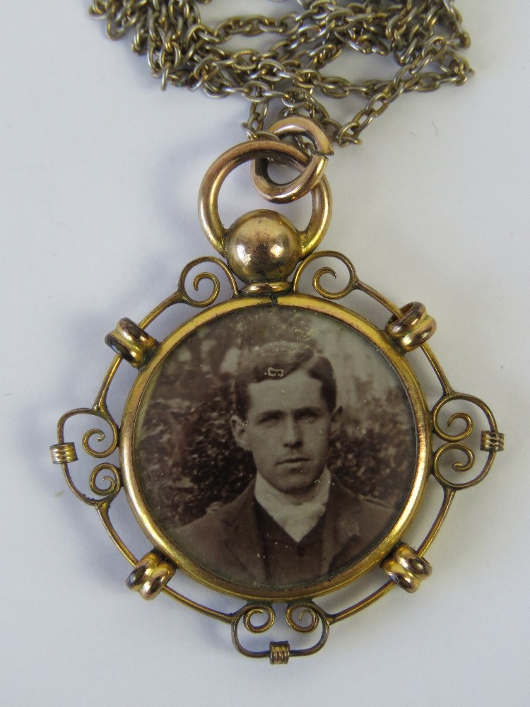 An Edwardian rolled gold memorial pendan