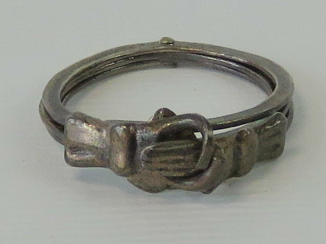 An unusual ring comprising three hinged