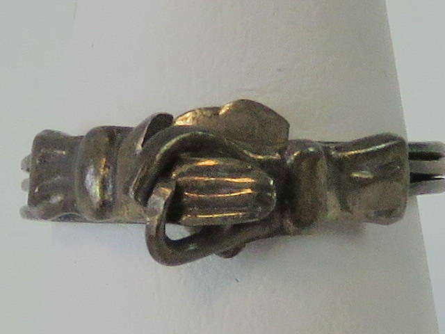 An unusual ring comprising three hinged - Image 3 of 3