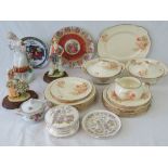 An Alfread Meakin dinner sevice including two tureens with lids, jug, dinner plates, side plates,