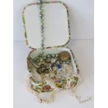 A quantity of assorted vintage and modern costume jewellery including faux pearls, rings, etc.