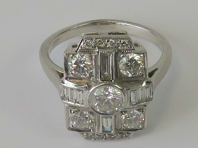 An 18ct white gold Art Deco style diamond cocktail ring having central round cut brilliant (approx