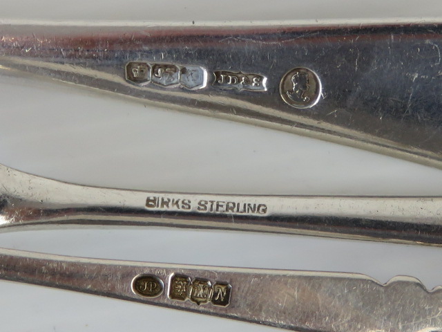 A pair of HM silver octagonal pepperettes, hallmarked Birmingham 1897. - Image 3 of 3